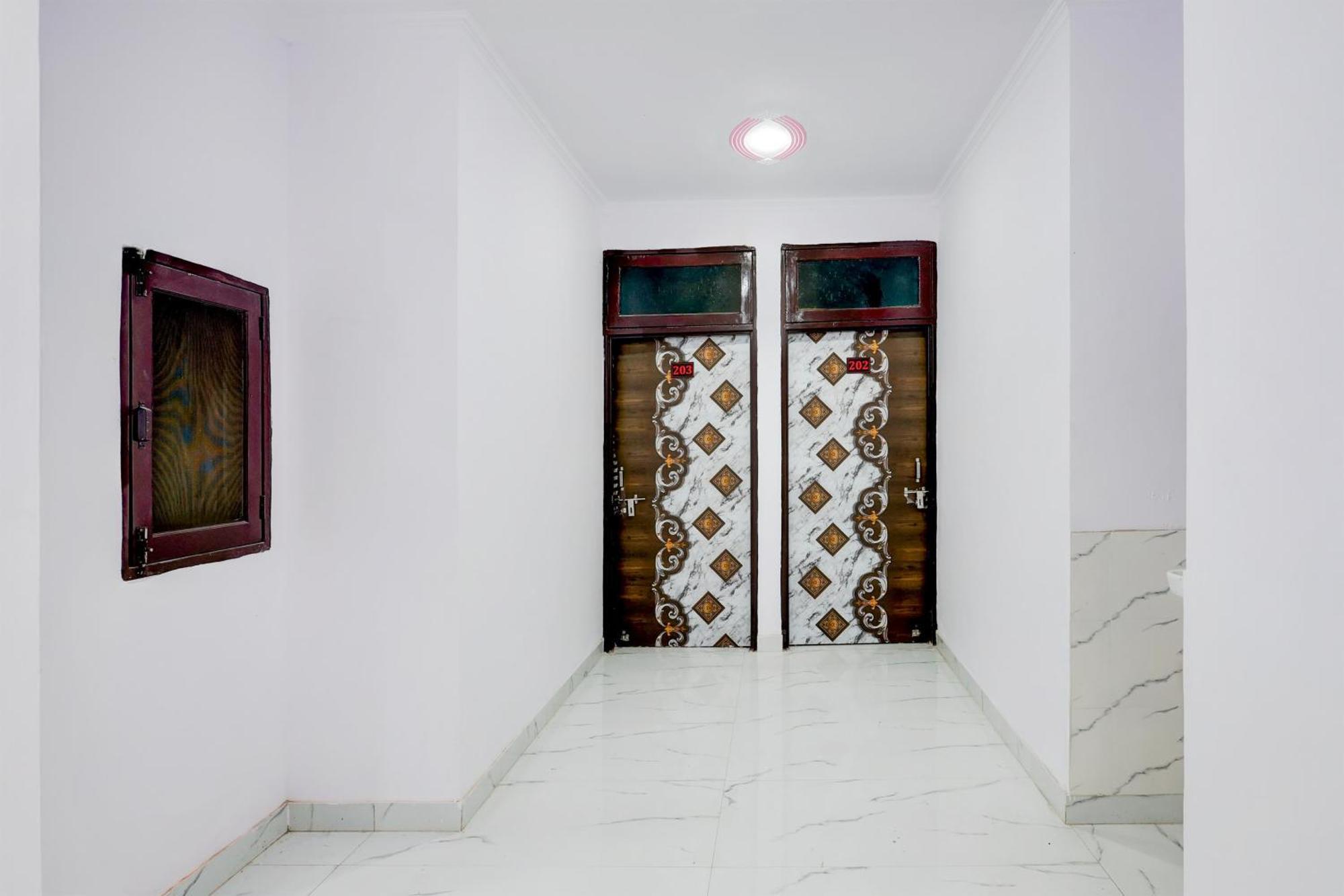 Hotel The Arrow Near Paschim Vihar Делі Екстер'єр фото